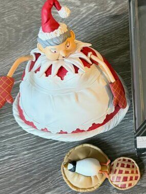 Diamond Select Nightmare Before Christmas Mrs. Claus, pies, penguin